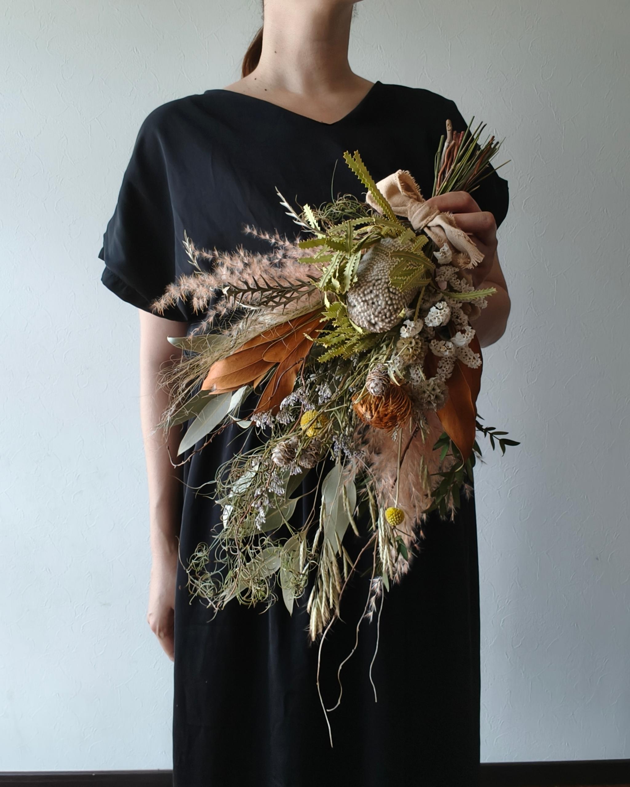 ワイルドフラワーのドライフラワースワッグブーケ ウェディングブーケ前撮り 和装 インテリア ユーカリ バンクシア リース | 13枚目